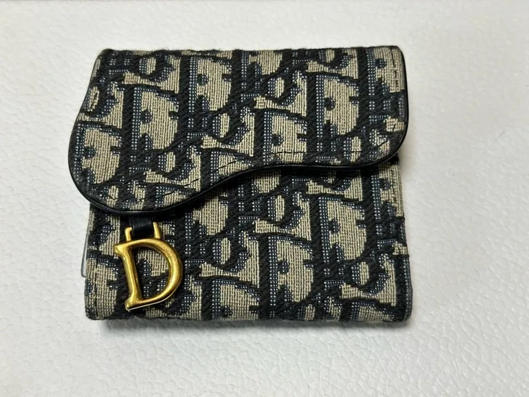 DIOR CARO 金字CD LOGO藤格紋絎縫設計小牛皮8卡拉鍊長夾 